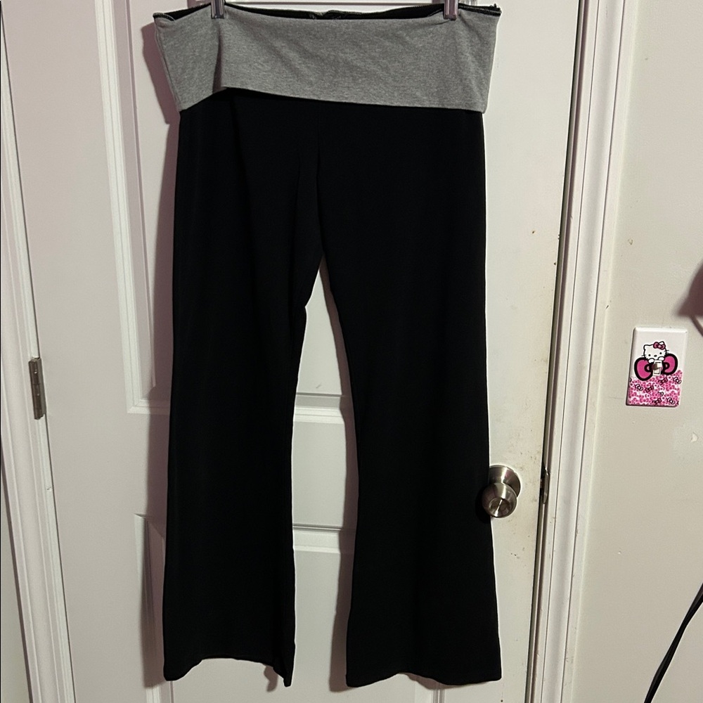Victoria’s Secret fold over yoga pants - Picture 4 of 6